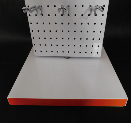 カスタマイズされたロゴ380mmの幅589mmの高さのPegboard用具の棚の床の地位